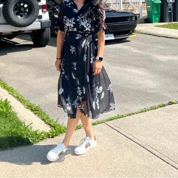 Beautiful dress from banana republic and guess - Picture 5 of 15